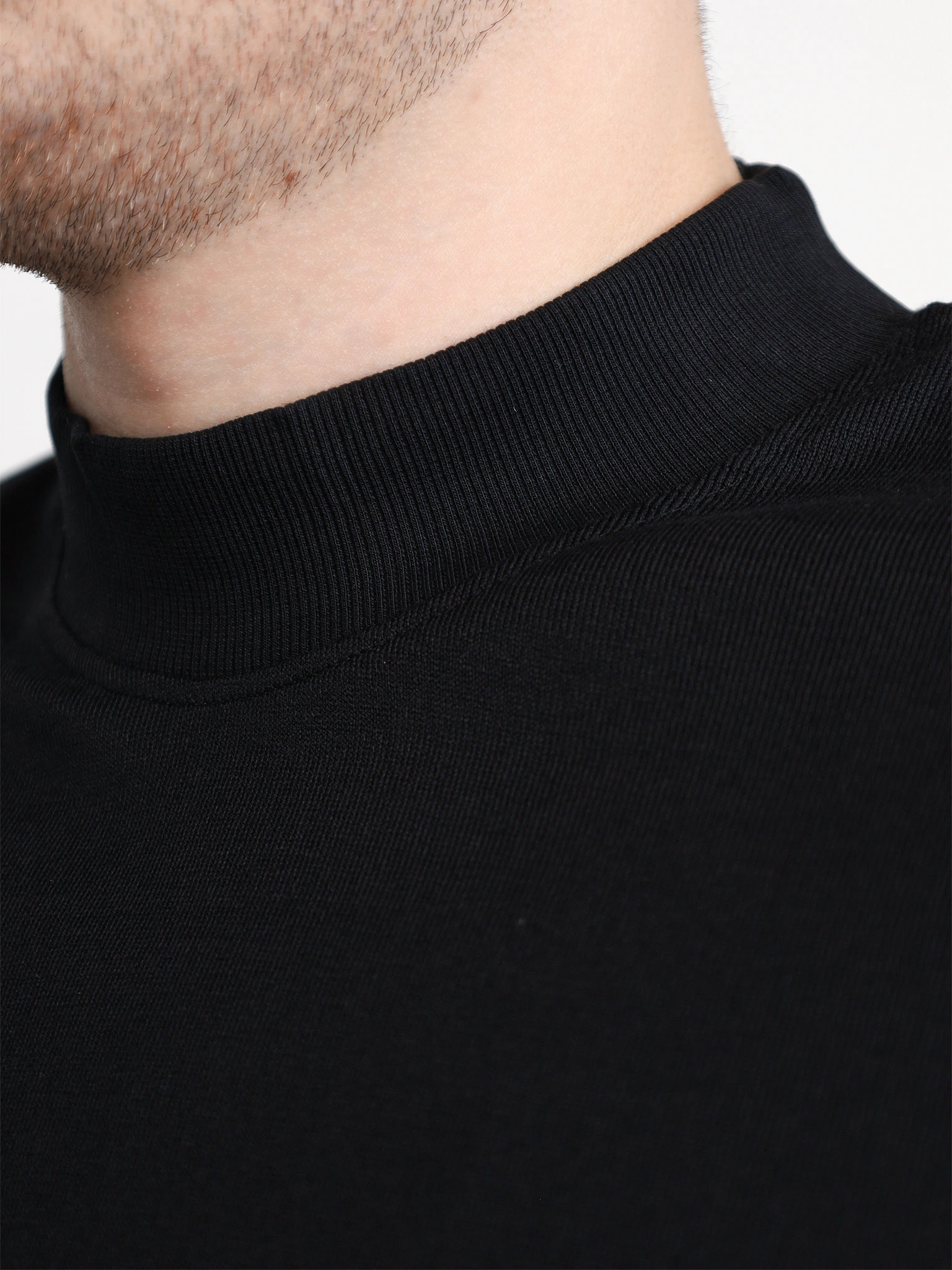 Футболка черного цвета из хлопка с длинным рукавом